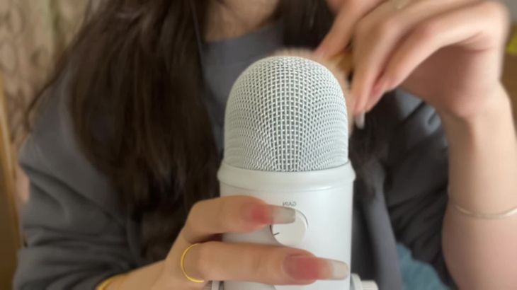 抖音六六ASMR助眠视频在线播放:沉浸式耳语与触发音缓解焦虑