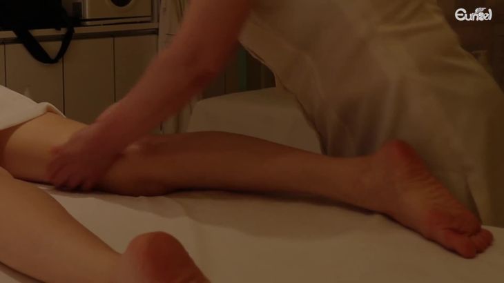 Anna ASMR全身按摩在线视频:芳香疗法舒缓肩背疲劳