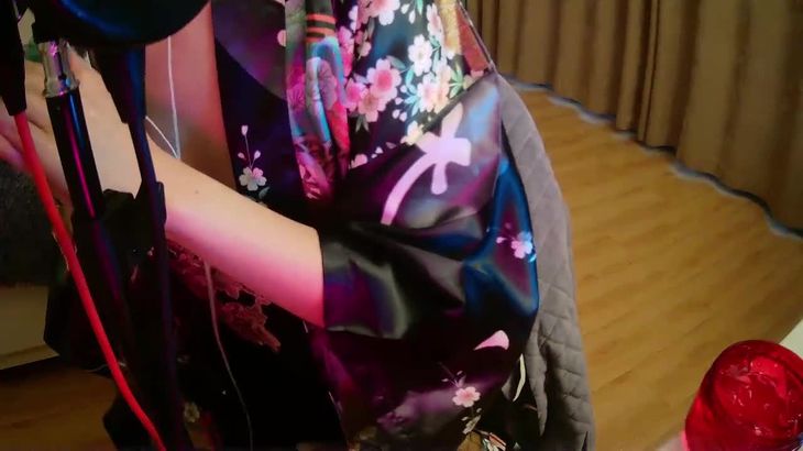 蛇蛇snaky ASMR助眠视频在线播放:白丝修女声疗与沉浸式声景体验