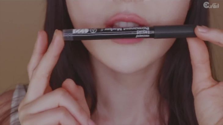 Eunzel ASMR咀嚼音视频在线播放：塑料笔触发音与助眠解压体验
