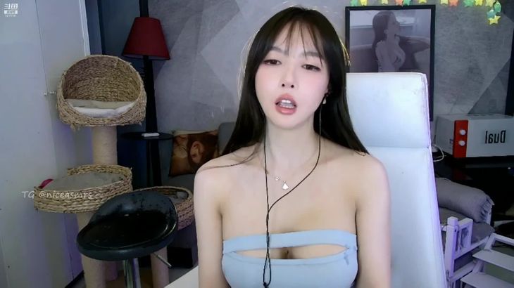 大艺术嘉Carrie ASMR在线播放:斗鱼啄木鸟口腔音视频与芦荟胶护理体验