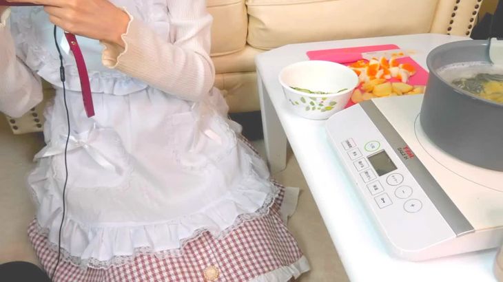 利香ASMR料理视频在线播放:私服围裙制作治愈系土豆沙拉