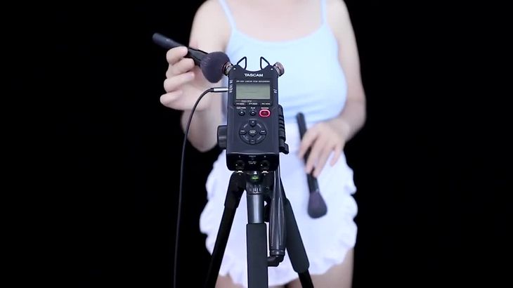 mimi ASMR在线播放视频:精油耳朵按摩与轻语助眠体验