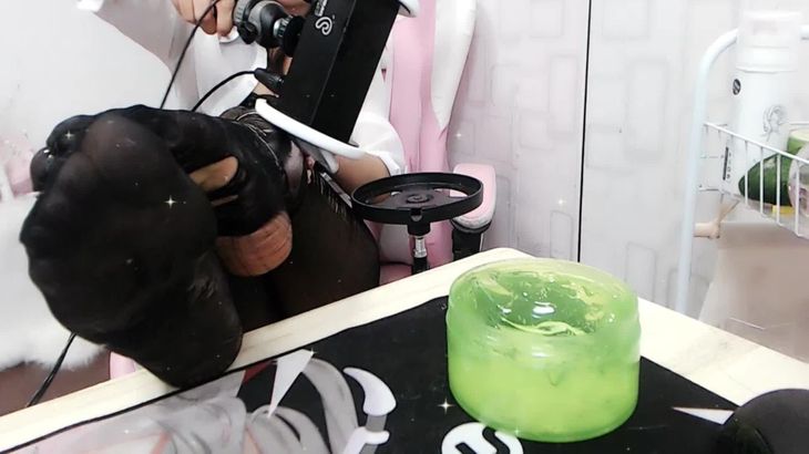 甜酥小奶猫ASMR在线视频:沉浸式撕黑丝芦荟胶脚部摩擦疗愈体验