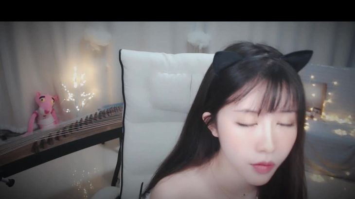 抱抱erASMR男友视角吃苹果+摸摸头视频在线播放,沉浸式触发音助眠
