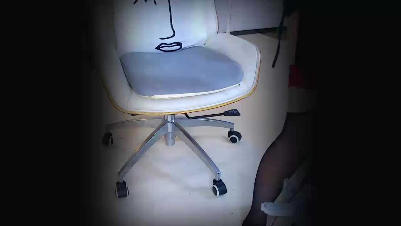 小一熟了ASMR视频在线播放:沉浸式剧情助眠与火箭主题视听盛宴