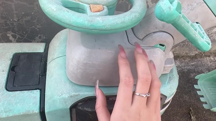 六六ASMR视频在线播放:沉浸式声控助眠与指甲敲击触发音