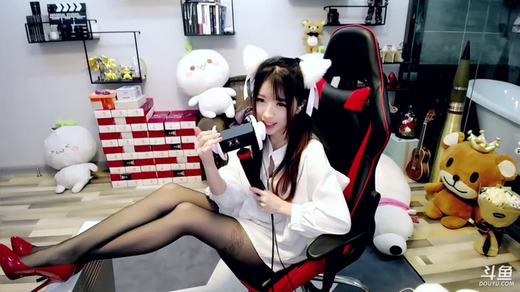 小女巫露娜ASMR视频在线播放:魔法疗愈与耳语哄睡的沉浸体验