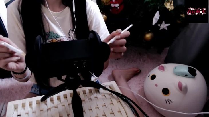 Aki秋水ASMR新年快乐视频在线播放:绿色指甲油温柔耳语